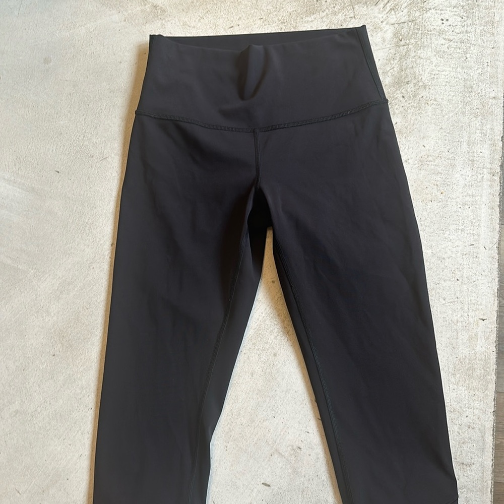 Lululemon crop black size 6